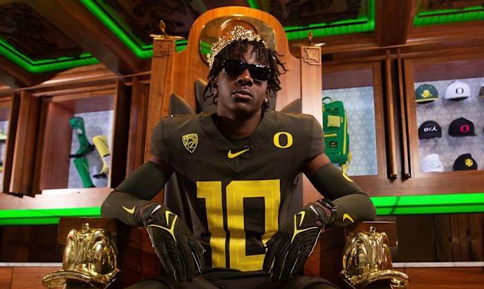 2025 safety Jadyn Hudson on a visit to Oregon.